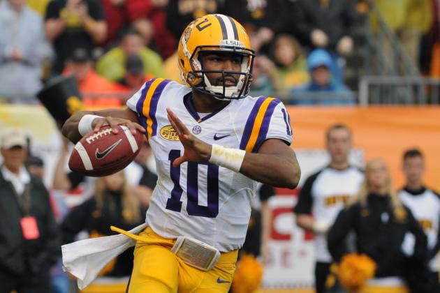 hi-res-459977397-quarterback-anthony-jennings-of-the-lsu-tigers-sets-to_crop_north.jpg