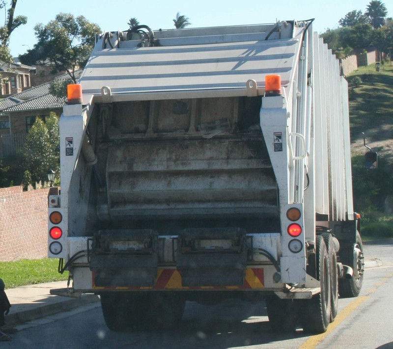 garbage_truck.jpg