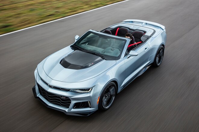2017-Chevrolet-Camaro-ZL1-Convertible-front-side-motion-view-from-above.jpg