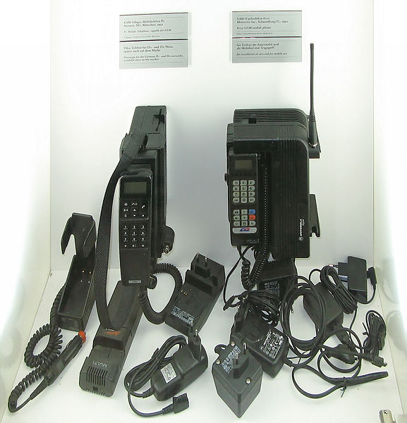 577px-GSM-Telefone-1991.jpg