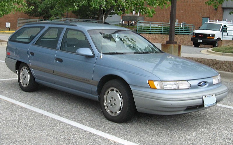 800px-2nd-Ford-Taurus-GL-wagon-front.jpg