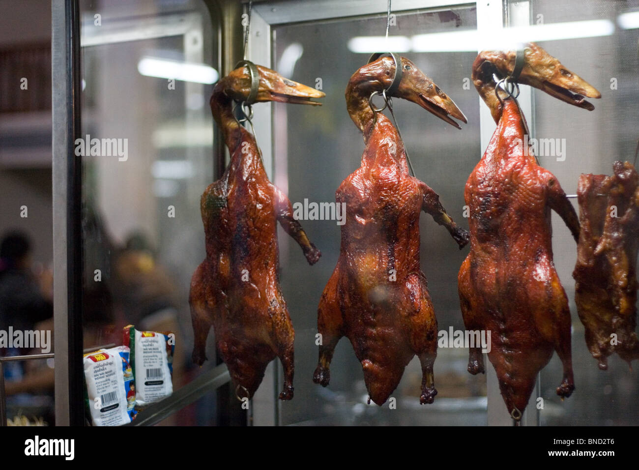 roast-duck-hanging-up-in-a-window-bangkok-thailand-BND2T6.jpg