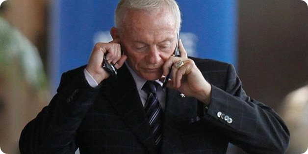 jerry-jones-billionaire-dallas-cowboys-owner-still-uses-flip-phone-1_thumb.jpg