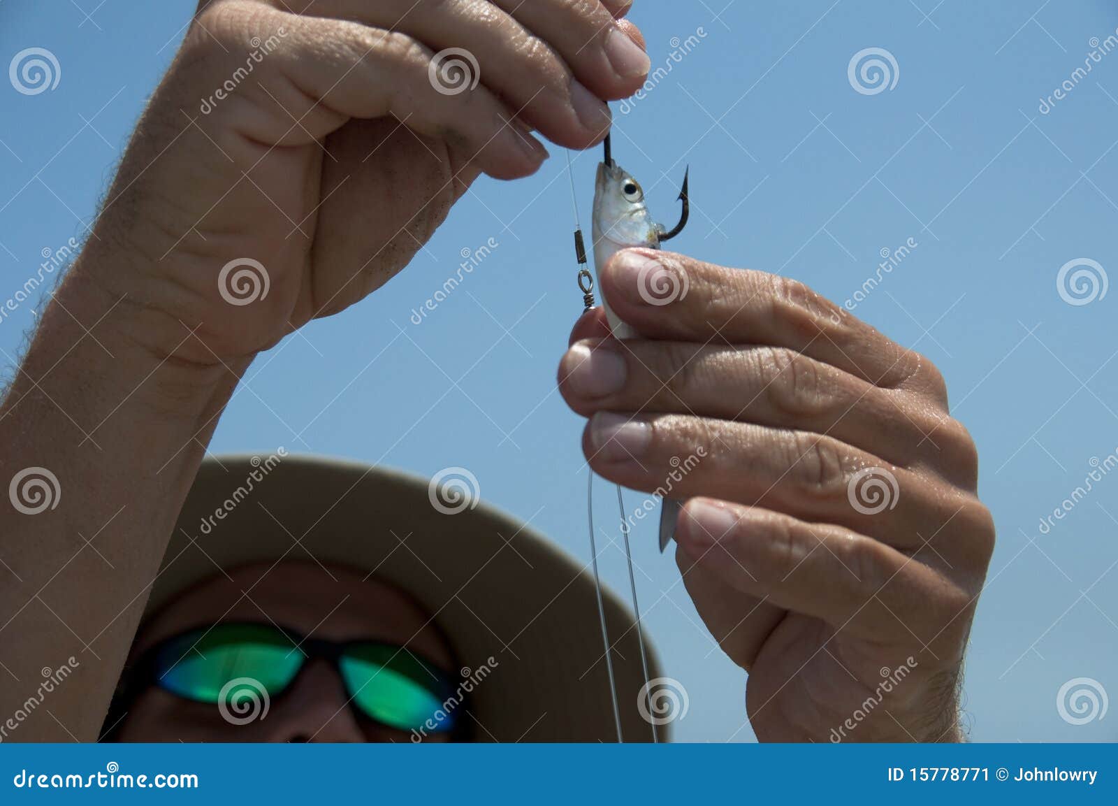 baiting-hook-15778771.jpg