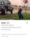 tinder-profiles-that-are-full-of-wtf-29-photos-29.jpg