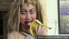 banana-eating-o.gif