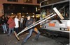 san-francisco-giants-fan-destroys-bus.jpe