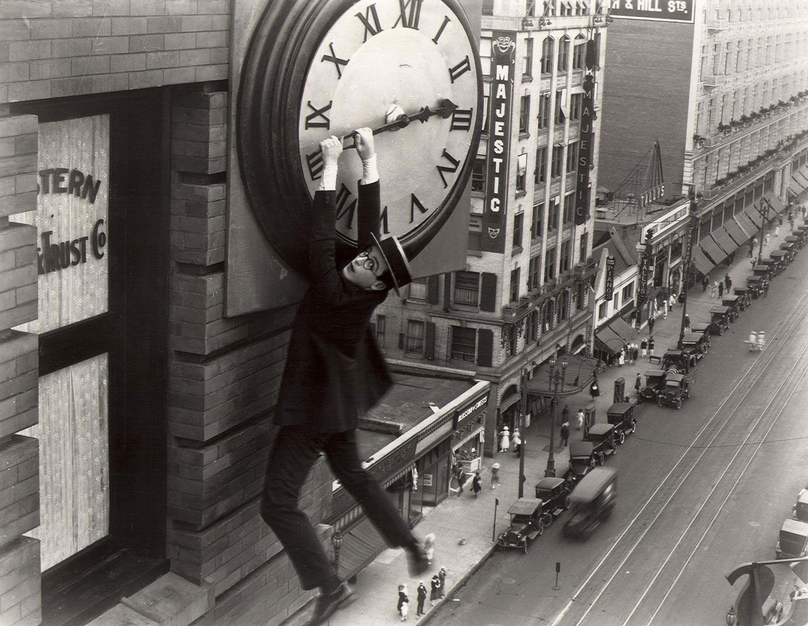 Movie-still-Harold-Lloyd-Safety-Last-1923.jpg