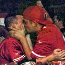 012913_simaggaykissfeat-250x250.jpg