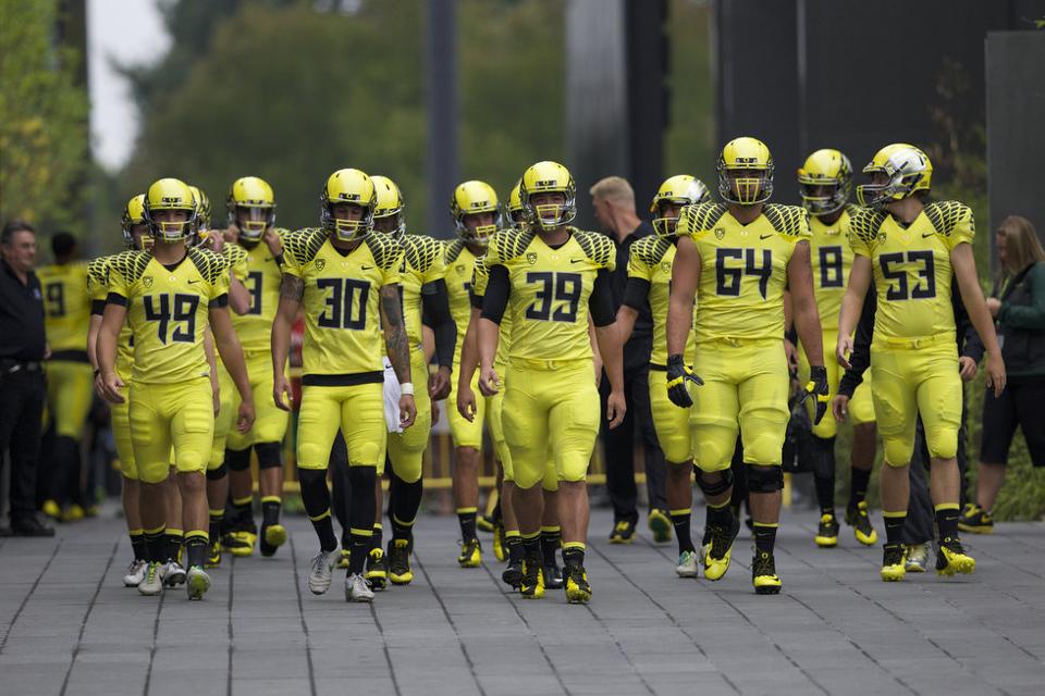 oregon-ducks-football-uniforms-fab5afcb7baa2b6b.jpg