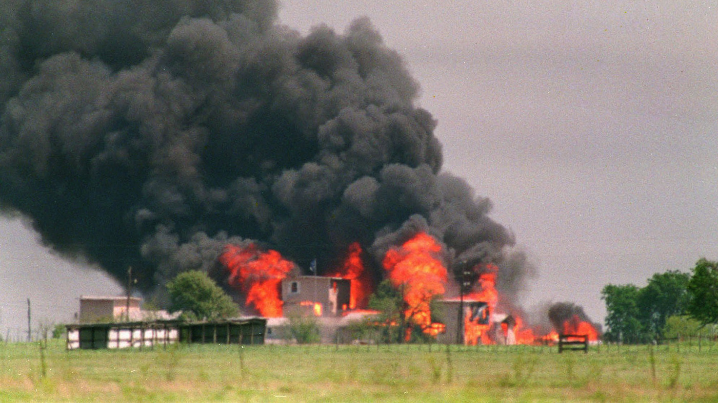 waco_fire_wide-9203577b23bd582c55a3ac54d95e03ced5cd9573.jpg