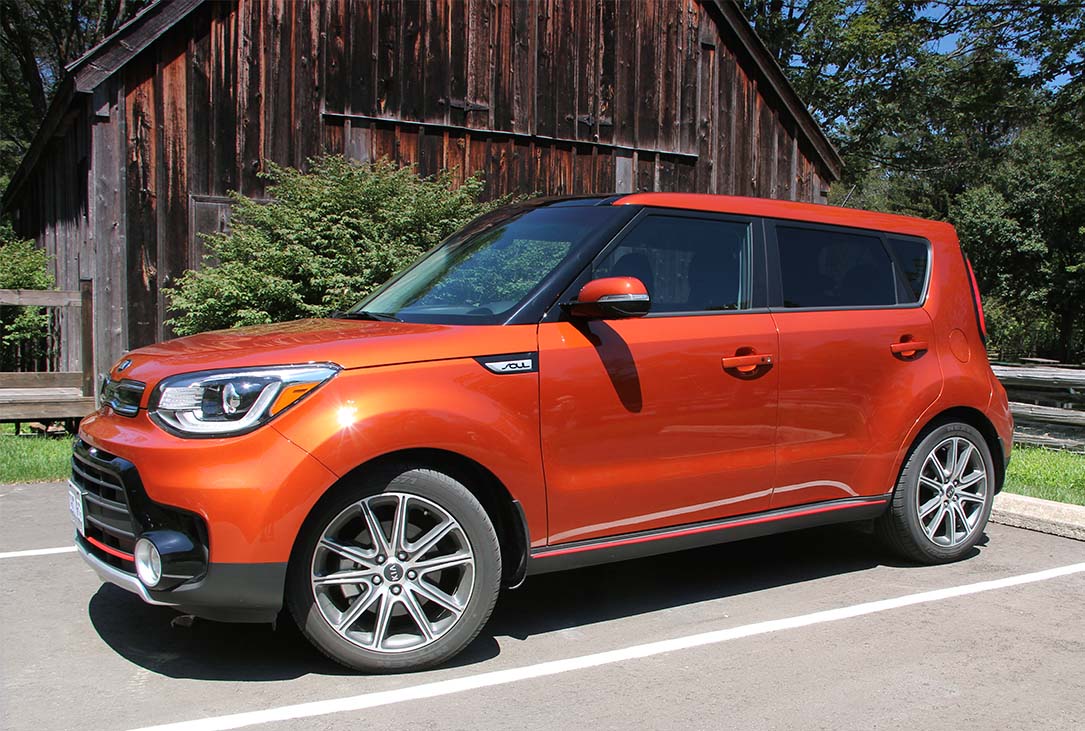 Kia-Soul-Side-Barn.jpg