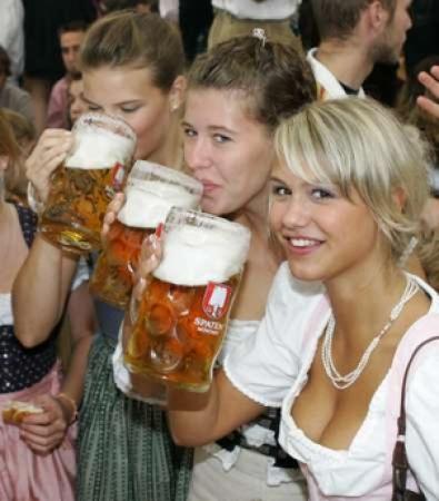 oktoberfest-girls.jpg