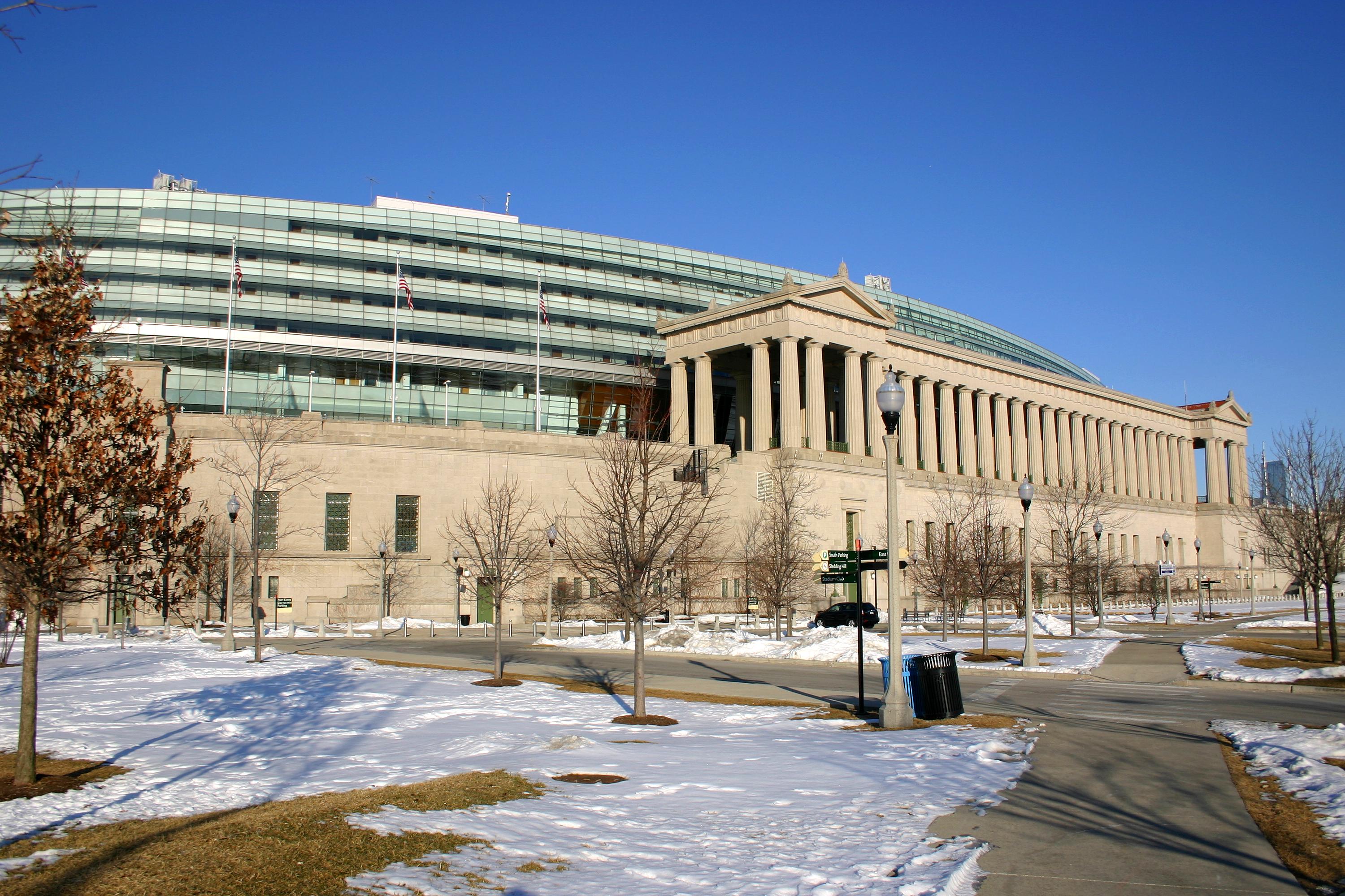 2010-02-19_3000x2000_chicago_soldier_field.jpg