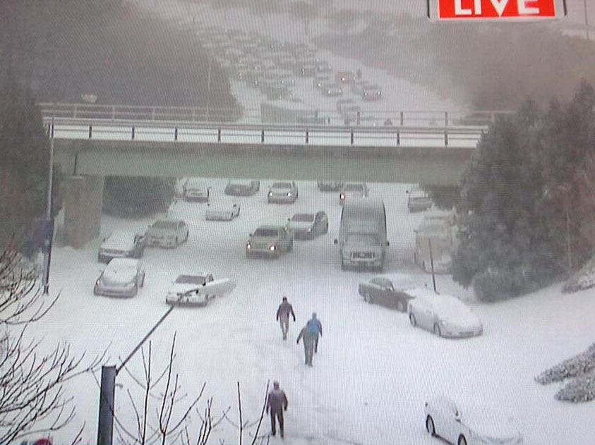 people-are-abandoning-cars-on-snow-covered-roads-in-north-carolina.jpg