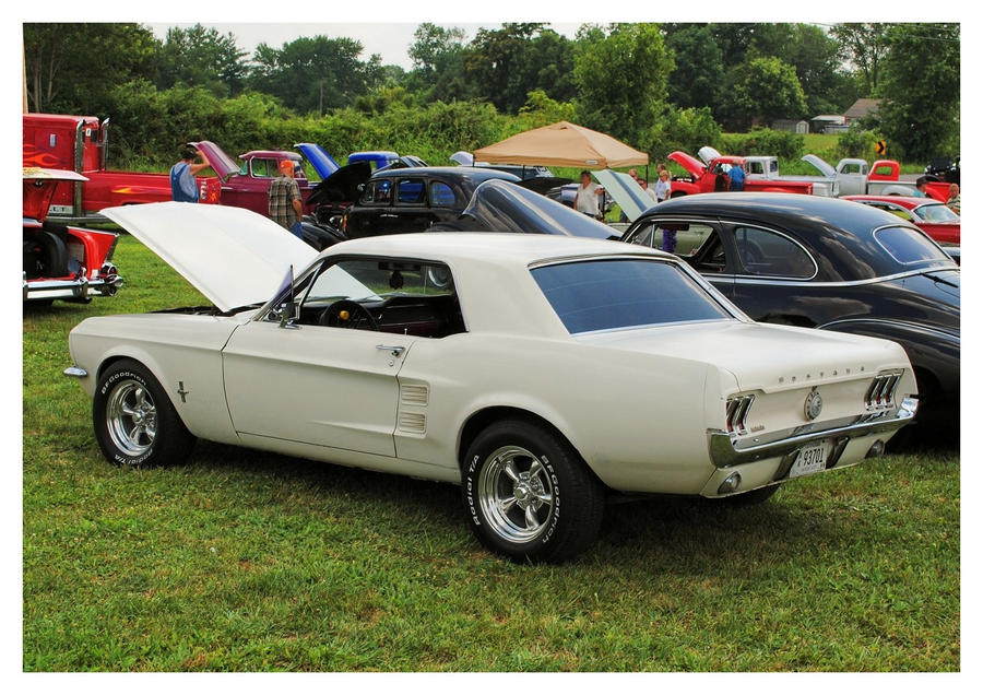 White_1967_Mustang_by_TheMan268.jpg