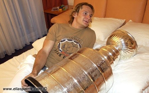 patrik-elias-stanley-cup.jpg