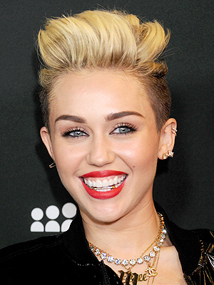 miley-cyrus-300x400.jpg