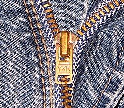 250px-YKK_Zipper_on_Jeans_close_up.jpg
