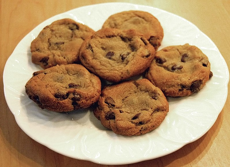 800px-Chocolate_chip_cookies.jpg