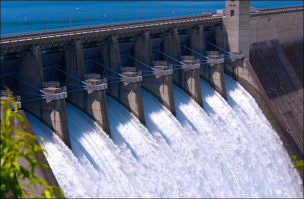 beaver_lake_dam__open_floodgates.jpg