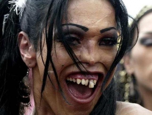 funny-pictures-ugly-women-teeth-girl-vampire-pictures.jpg