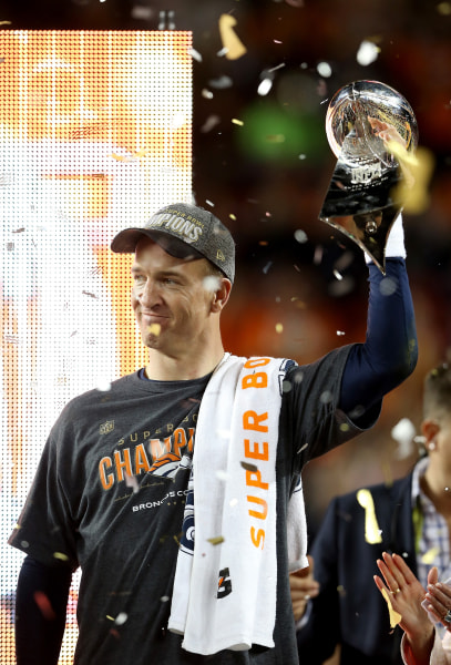 peyton-manning-trophy-super-bowl-today-inline-160207_9957d83bcc3b846a9b74f21c49ead6a5.today-inline-large.jpg