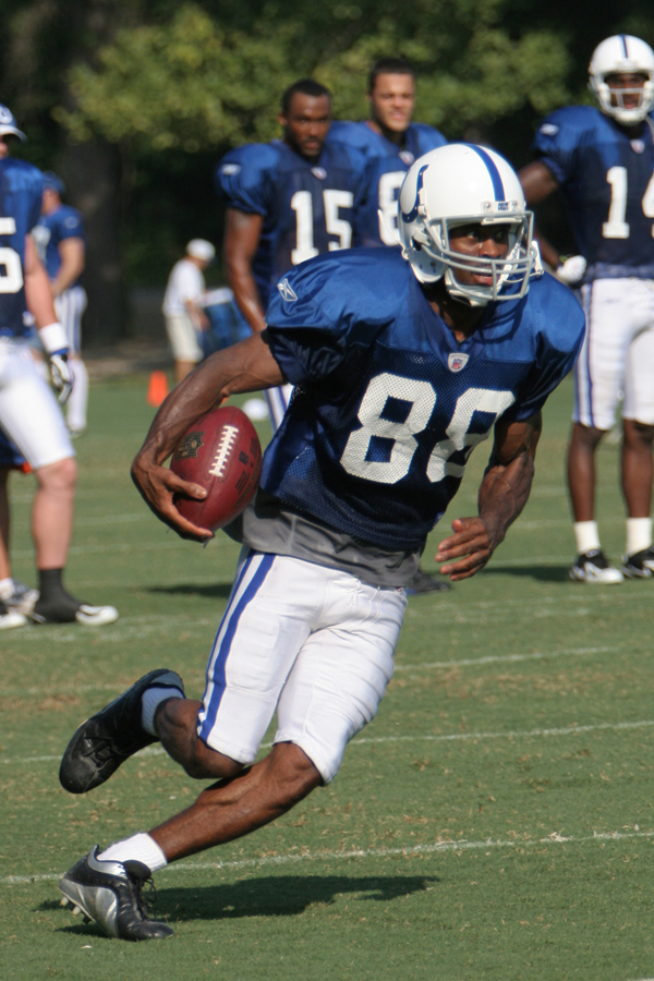 Marvin_Harrison_in_2007_Training_Camp_2.jpg