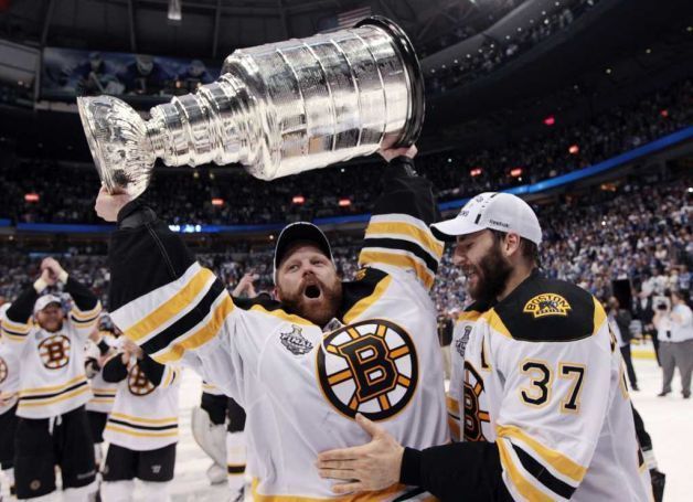 tim-thomas-bruins-stanley-cupjpg-855d9be11663e4a7.jpg