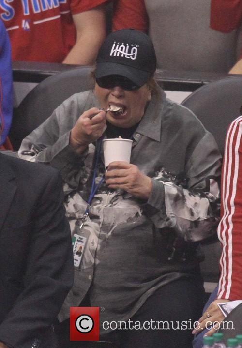 penny-marshall-celebrities-at-the-clippers-playoff_4161715.jpg