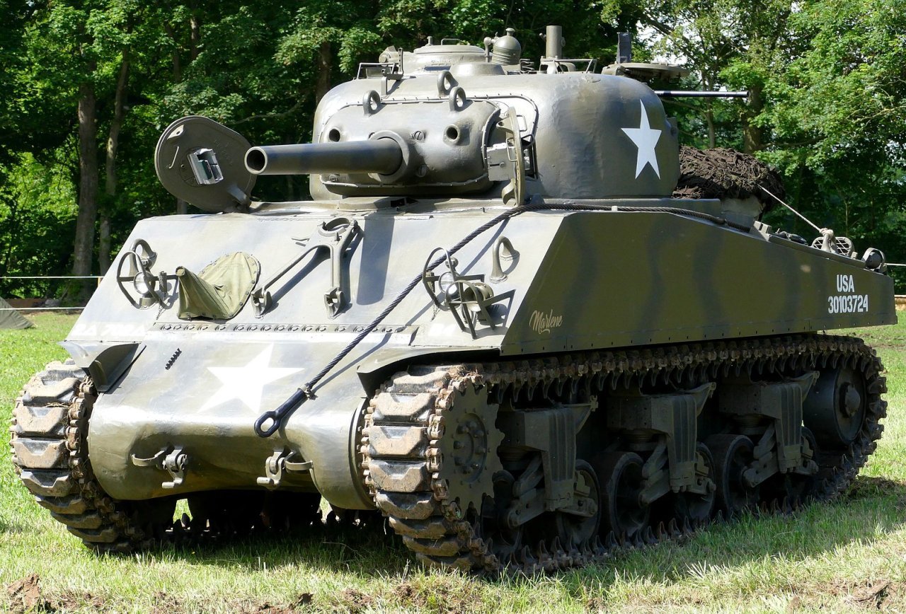 1593px-M4_Sherman_Tank_..._%2842613957591%29.jpg