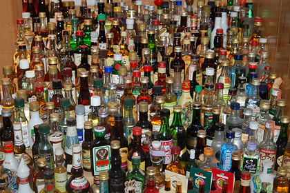 mini-liquor-bottles1.jpg