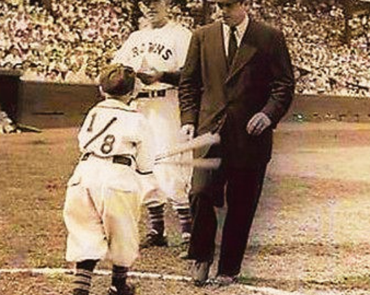 eddie-gaedel-august-19-1951-midget-pinch-hitter-540x431.png