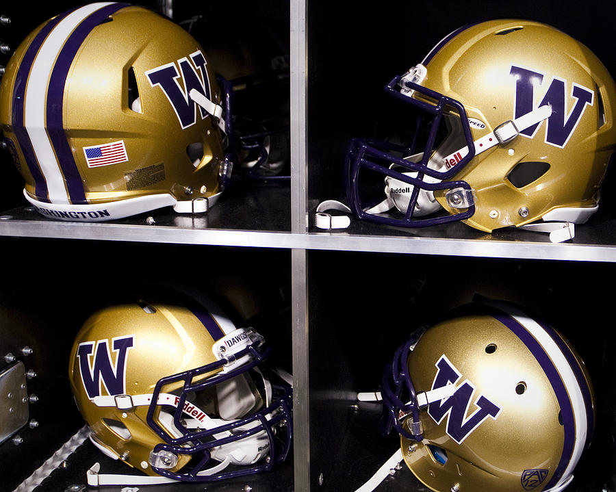 washington-huskies-football-helmets-replay-photos.jpg