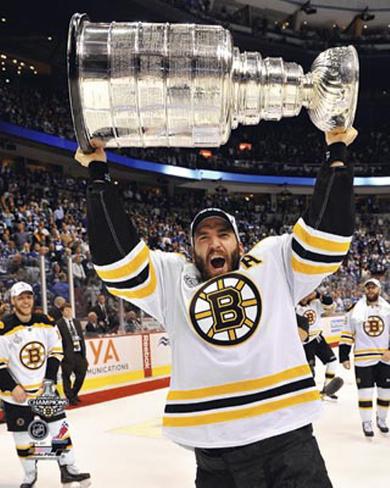 boston-bruins-patrice-bergeron-w-stanley-cup.jpg