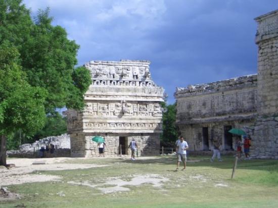 chichen-itza-mexico.jpg