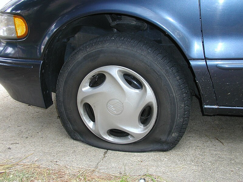 800px-Flat_Tire.JPG