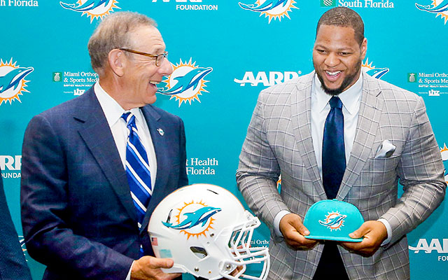 suh-to-dolphins.jpg