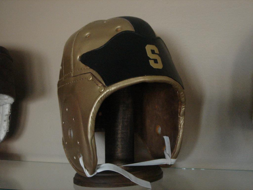 M.S.C._1933_Winged_Helmet.jpg