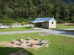 1781-hollyford-camp-cabin.jpg