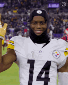 George Pickens Wave GIF - George pickens wave - Discover & Share GIFs