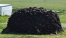 220px-Peat-Stack_in_Ness%2C_Outer_Hebrides%2C_Scotland.jpg