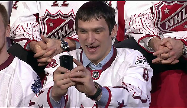 ovechkin-takes-a-picture-of-kessel.jpg