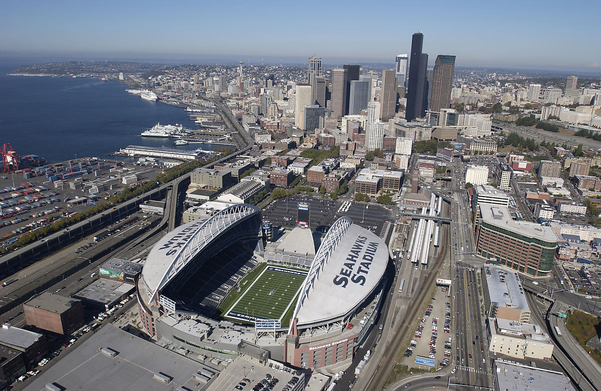 Aerial_of_Qwest_Field_and_downtown_skyline,_2002.jpg