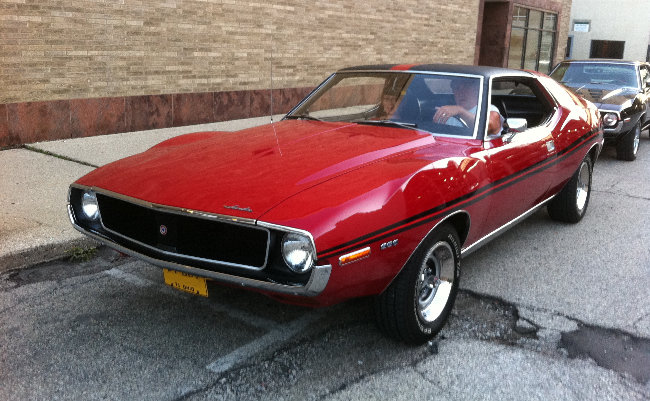 1971_AMC_Javelin_SST_red_Kenosha_street.JPG