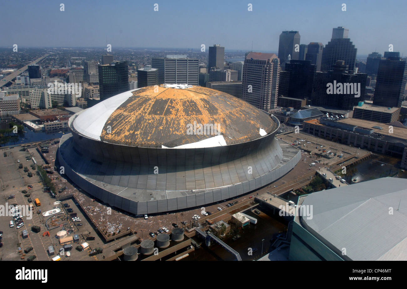 the-roof-of-the-new-orleans-superdome-was-damaged-by-hurricane-katrina-CP46MT.jpg