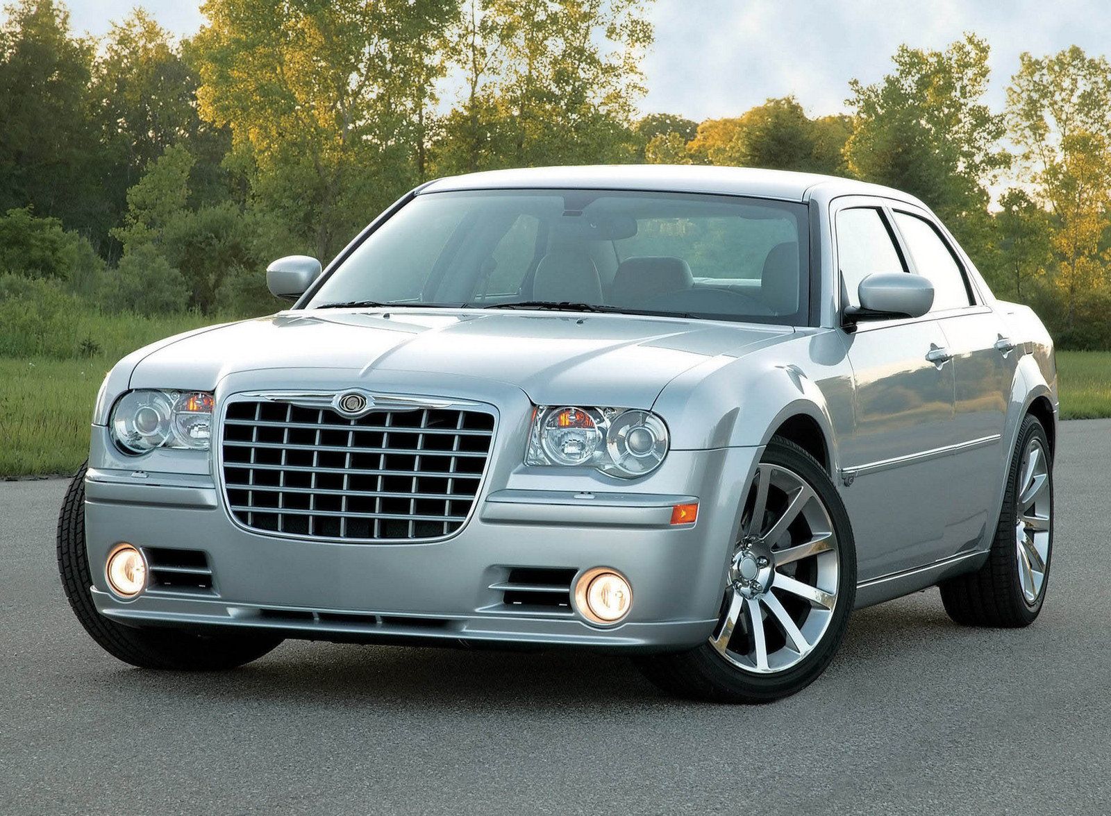 2005-chrysler-300c-srt8-1_1600x0w.jpg