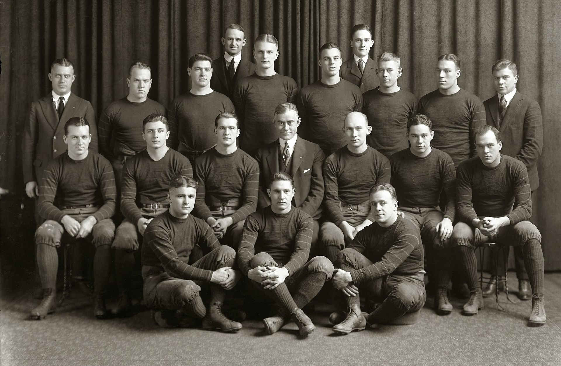 1920px-1920_Michigan_Wolverines_football_team.jpg