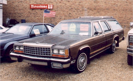 ford-ltd-crown-victoria-country-squire-01.jpg