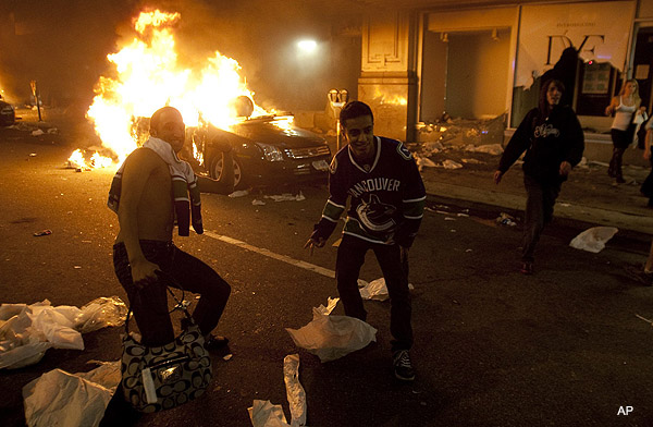 gallery_shocking_scenes_from_the_vancouver_game_riots.jpg